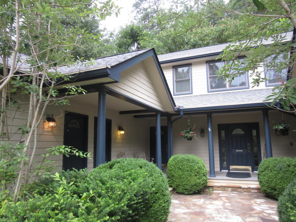 Eight Gables Inn Gatlinburg Exterior photo