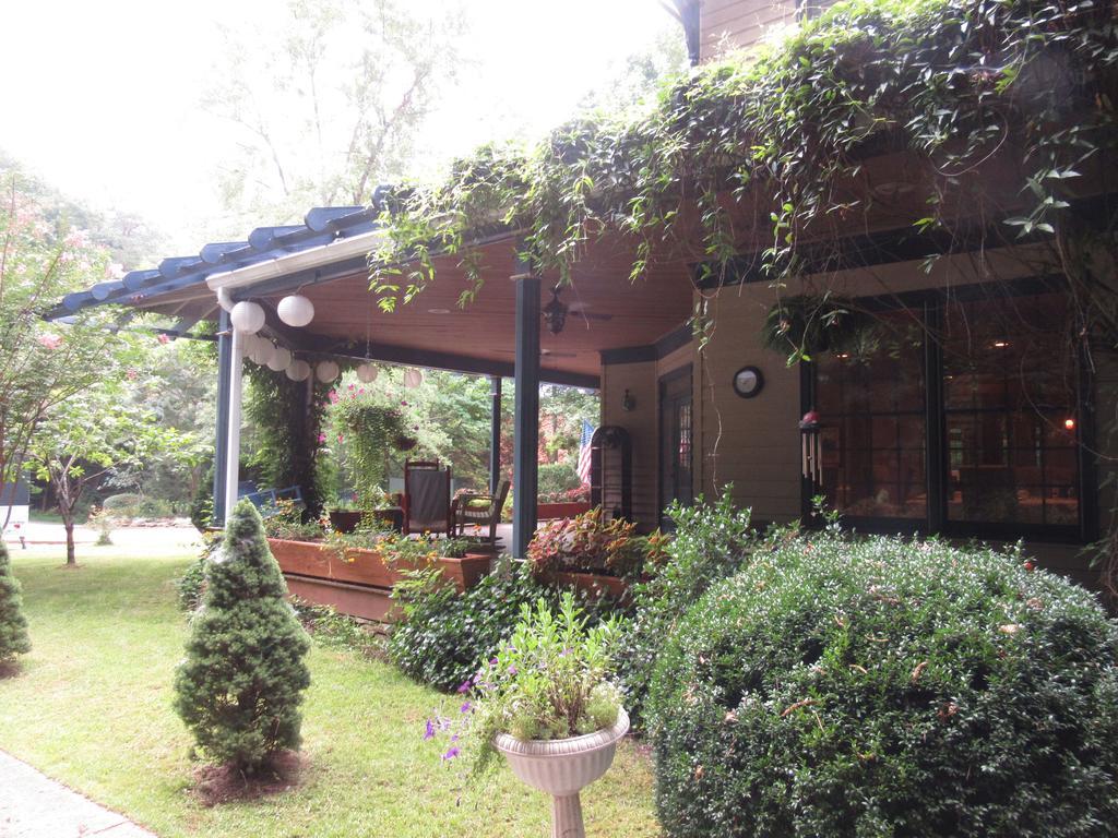Eight Gables Inn Gatlinburg Exterior photo