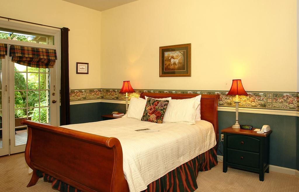 Eight Gables Inn Gatlinburg Exterior photo