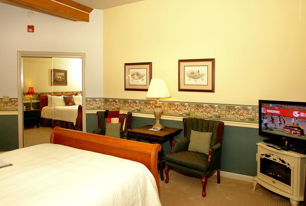 Eight Gables Inn Gatlinburg Exterior photo