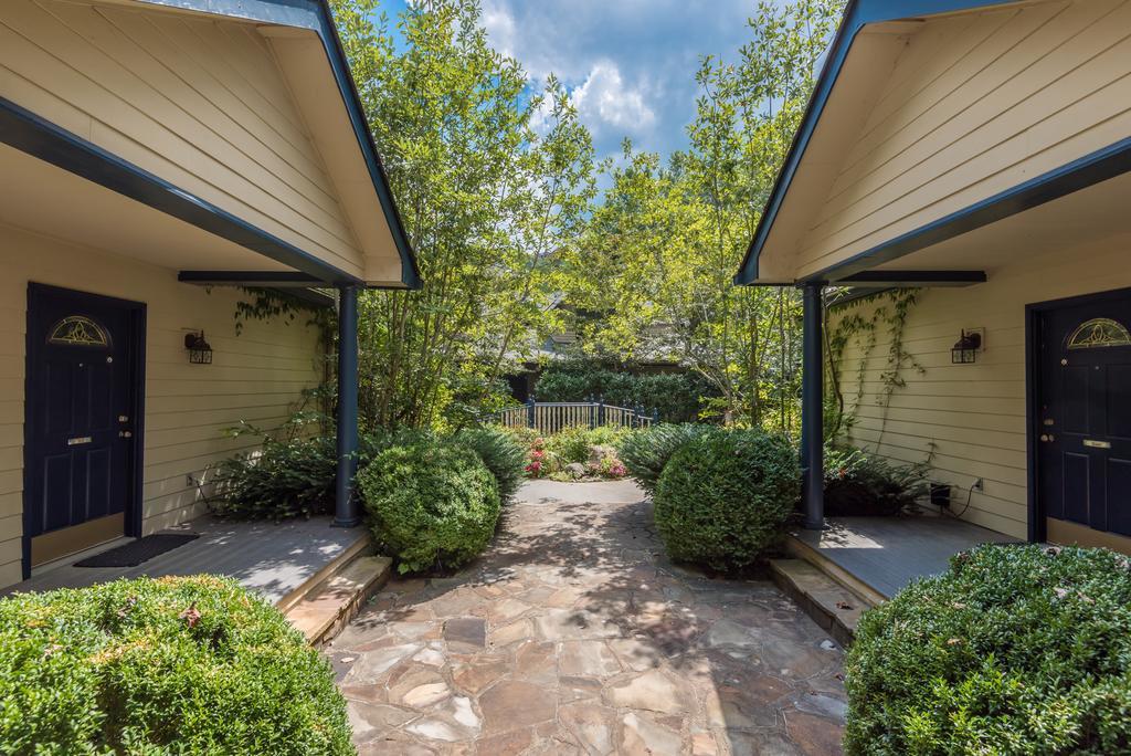 Eight Gables Inn Gatlinburg Exterior photo