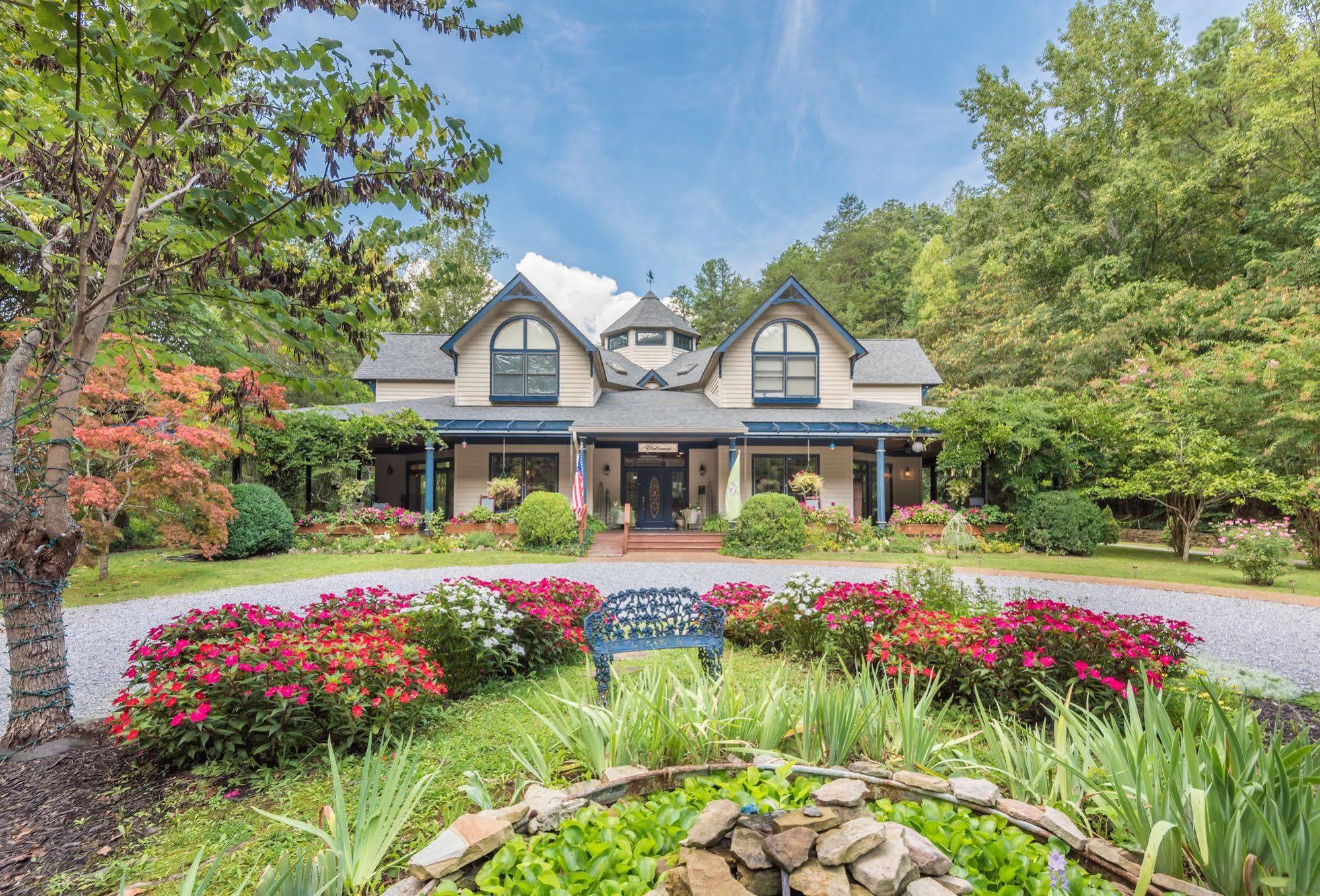 Eight Gables Inn Gatlinburg Exterior photo